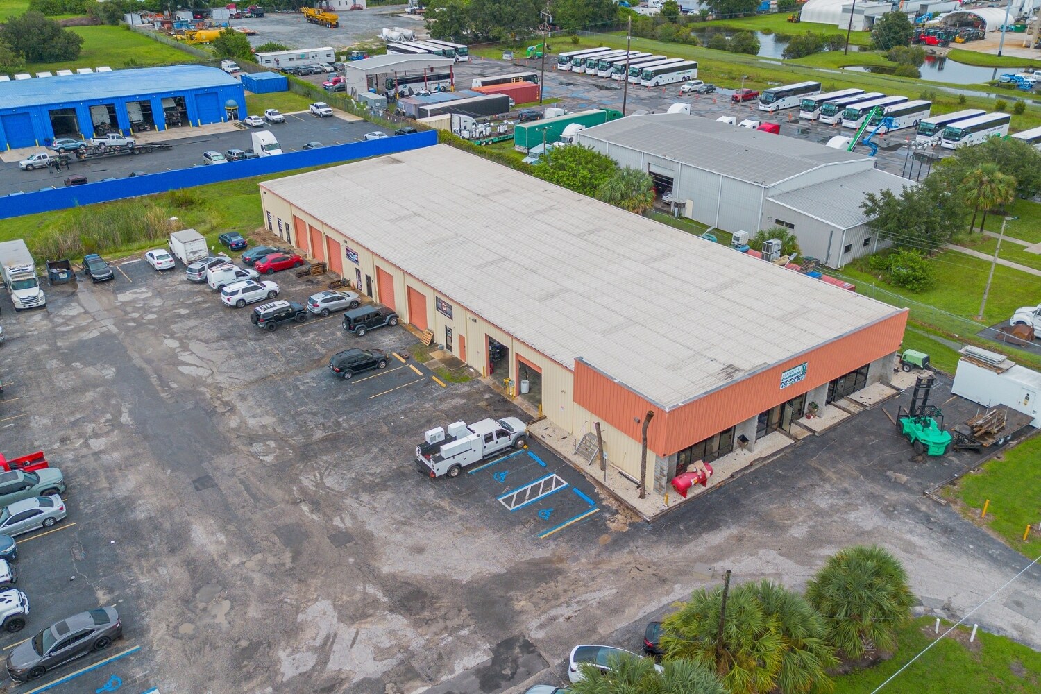 955 W Taft Vineland Rd, Orlando, FL à louer Photo de l’immeuble– Image 1 sur 7