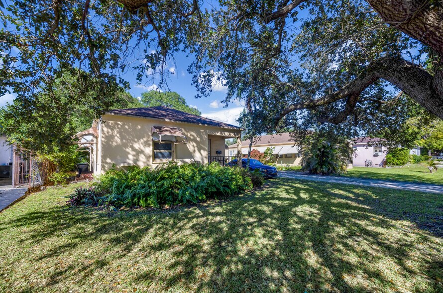 2459 Pierce St, Hollywood, FL à vendre - Photo de l’immeuble – Image 2 sur 17