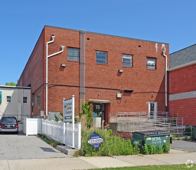 71-83 E Main St, Riverhead, NY à vendre - Photo de l’immeuble – Image 2 sur 2