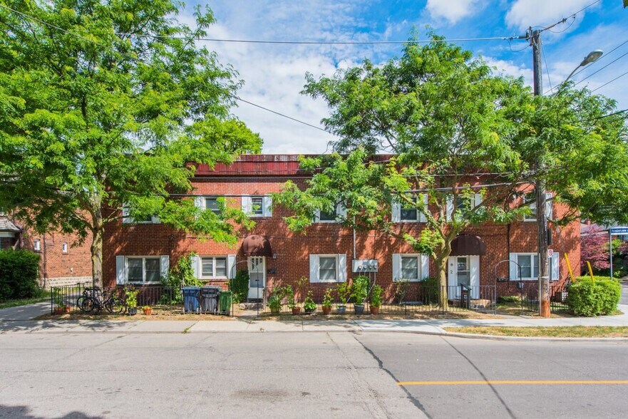 200 Jane St, Toronto, ON à vendre - Photo de l’immeuble – Image 1 sur 1
