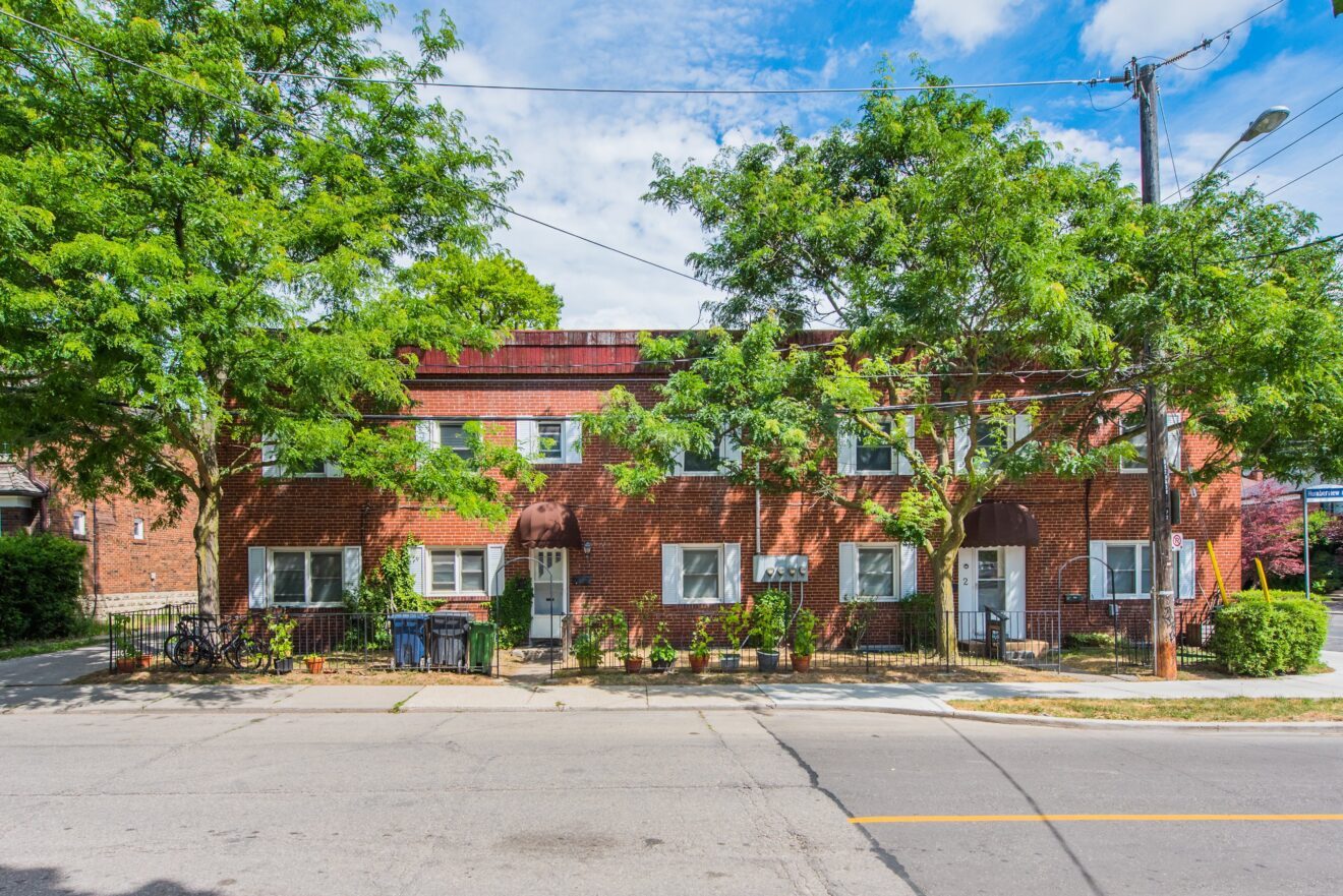 200 Jane St, Toronto, ON à vendre Photo de l’immeuble– Image 1 sur 2