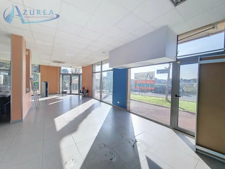 Local commercial dans Antibes à louer - Photo intérieure – Image 2 sur 11