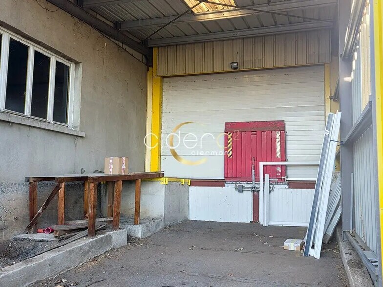 Local d'activités dans Issoire à vendre - Photo de l’immeuble – Image 3 sur 12