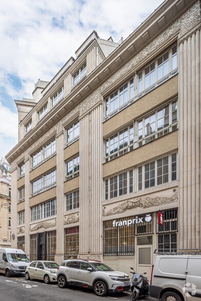 32 Rue Le Peletier, Paris à louer - Photo de l’immeuble – Image 2 sur 4