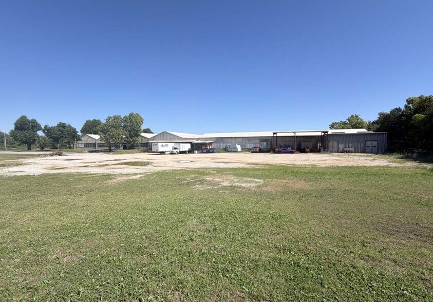 2111 S 8th St, Rogers, AR à louer - Photo de l’immeuble – Image 1 sur 3