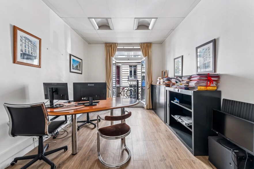 3 Rue Christophe Colomb, Paris à vendre - Photo de l’immeuble – Image 3 sur 6