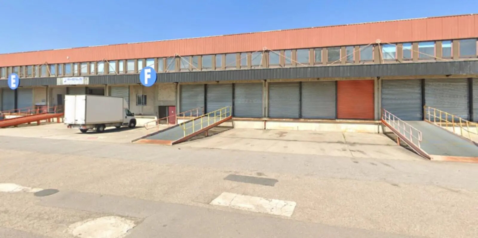 Local d’activités dans Ennery à louer Photo de l’immeuble– Image 1 sur 4