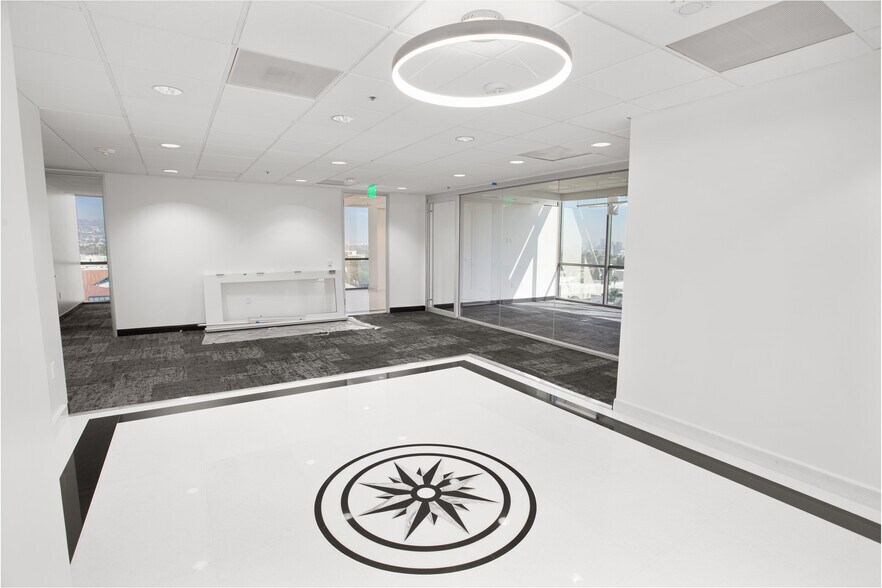 9440 Santa Monica Blvd, Beverly Hills, CA à louer - Photo intérieure – Image 2 sur 26