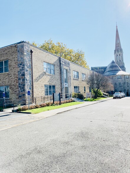 139 E Putnam Ave, Greenwich, CT à louer - Photo de l’immeuble – Image 3 sur 11