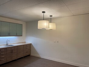 720 Spadina Ave, Toronto, ON à louer Photo intérieure– Image 1 sur 6