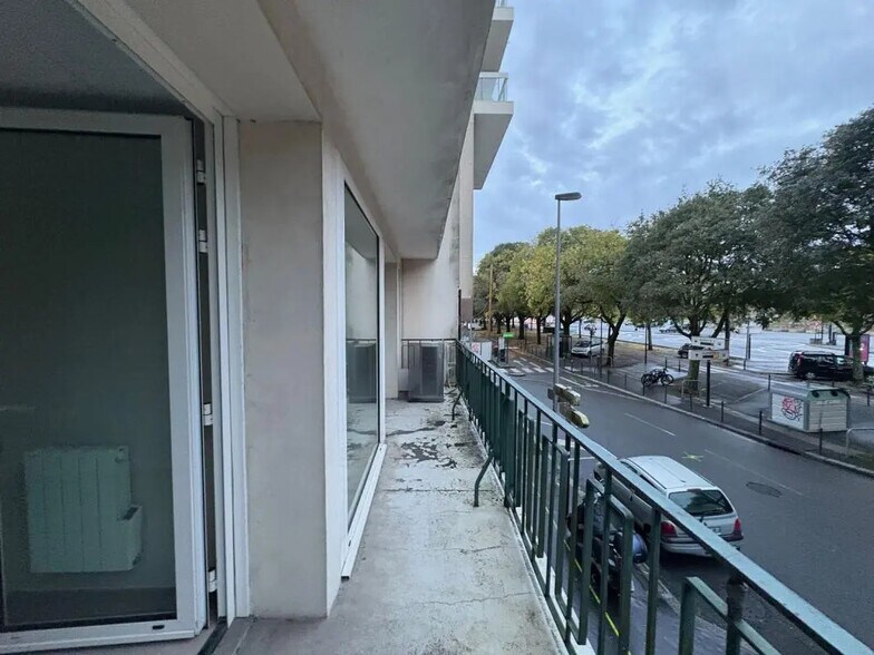 Local commercial dans Nantes à louer - Photo de l’immeuble – Image 1 sur 8