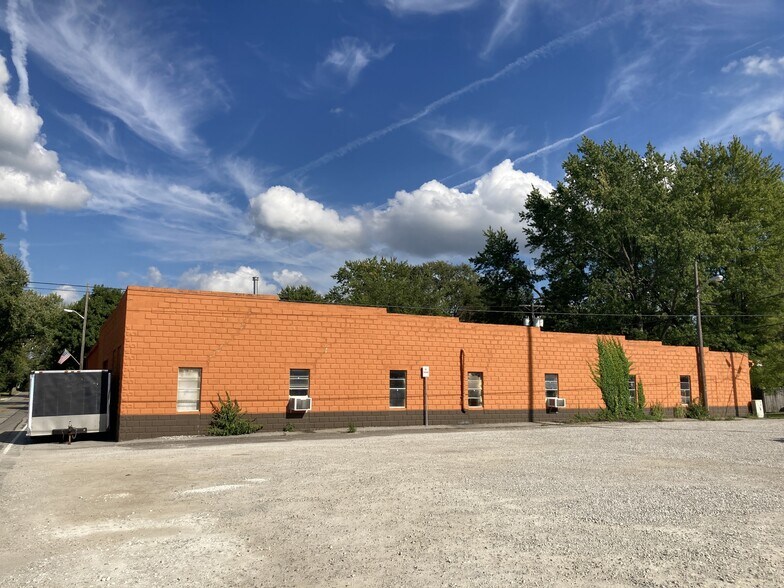 65 E Pierce St, Whitestown, IN à louer - Photo de l’immeuble – Image 2 sur 16