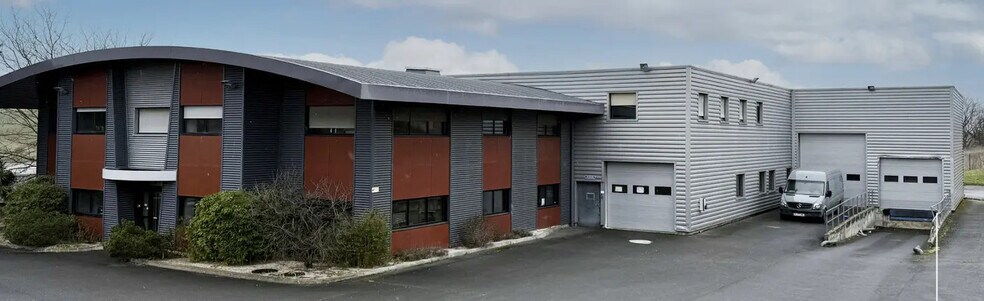 Local d'activités dans FLEURIEUX SUR L 39 ARBRESLE à vendre - Photo de l’immeuble – Image 1 sur 7