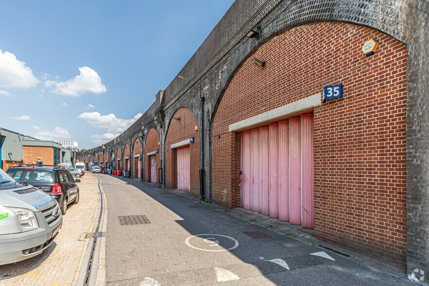 Broughton St, Londres à louer - Photo de l’immeuble – Image 2 sur 2