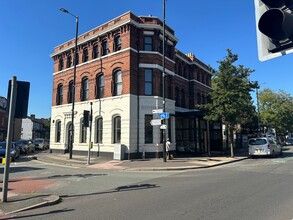 700 Wilmslow Rd, Manchester à louer Photo de l’immeuble– Image 2 sur 15