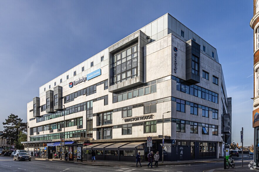 2 Dollis Park, Londres à louer - Photo de l’immeuble – Image 2 sur 3