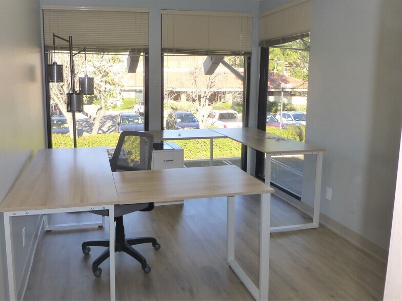 128 Auburn Ct, Westlake Village, CA à louer - Photo intérieure – Image 3 sur 21