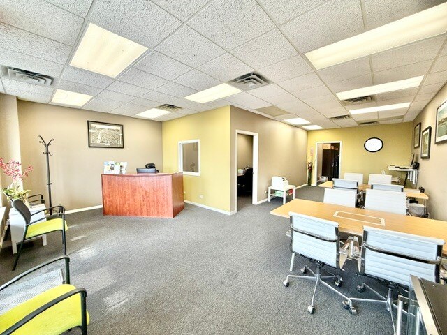 300-368 Sundown Rd, South Elgin, IL à louer - Photo de l’immeuble – Image 3 sur 14