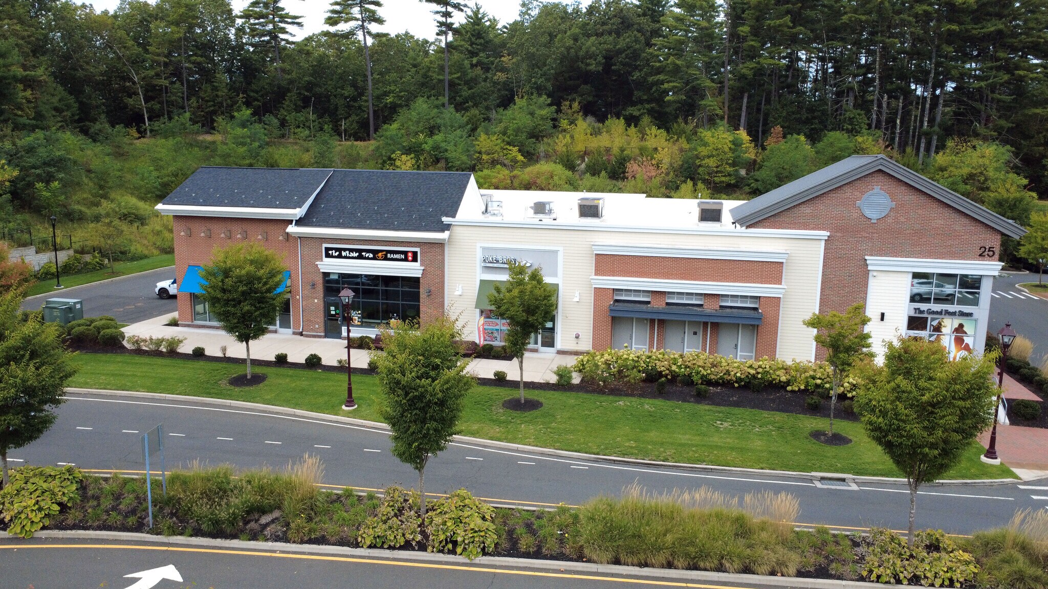 21 Ensign Dr, Avon, CT à louer Photo de l’immeuble– Image 1 sur 4