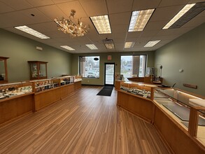 356 S Broadway St, Salem, NH à louer Photo intérieure– Image 2 sur 4