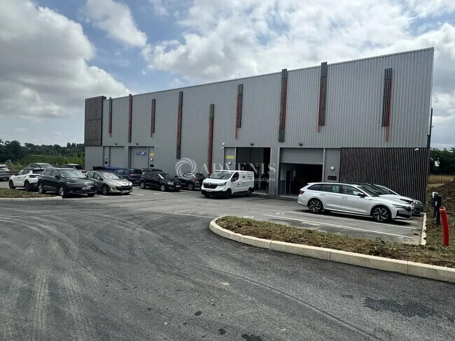 Plus de détails pour Local d'activités à louer