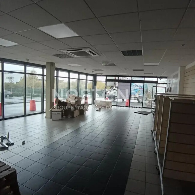 Plus de détails pour Local commercial à louer