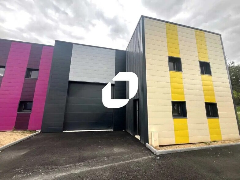 Local d’activités dans Brières-les-Scellés à louer - Photo de l’immeuble – Image 1 sur 9