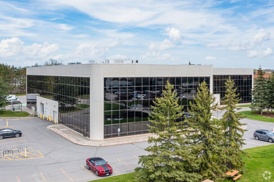 350 Terry Fox Dr, Ottawa, ON à louer - Photo de l’immeuble – Image 3 sur 4