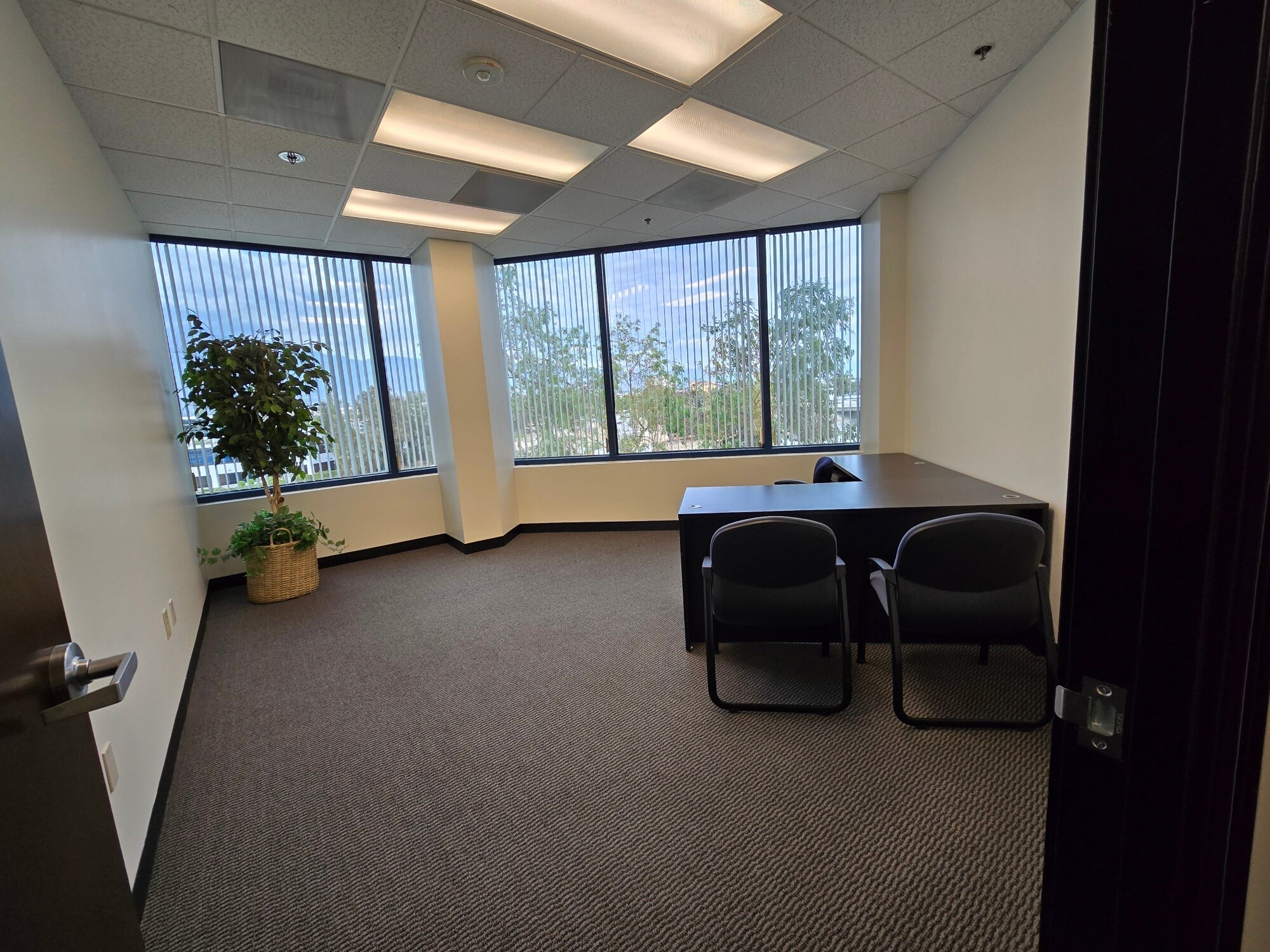 3401 Centrelake Dr, Ontario, CA à louer Photo intérieure– Image 1 sur 11