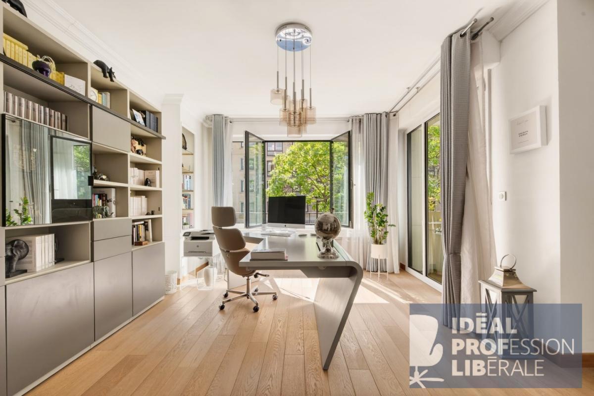 Immeuble residentiel dans Paris à vendre Photo de l’immeuble– Image 1 sur 12