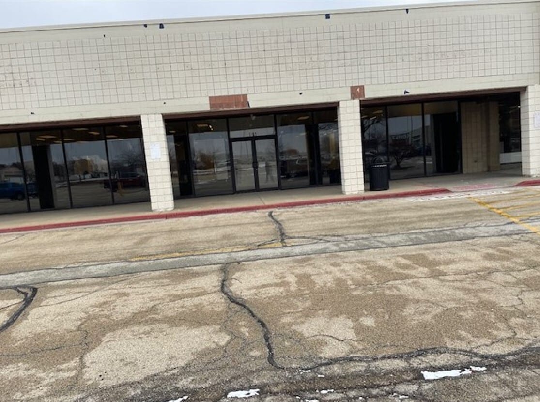 2000 N Neil St, Champaign, IL à louer Photo de l’immeuble– Image 1 sur 2