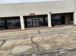 2000 N Neil St, Champaign, IL à louer Photo de l’immeuble– Image 1 sur 2