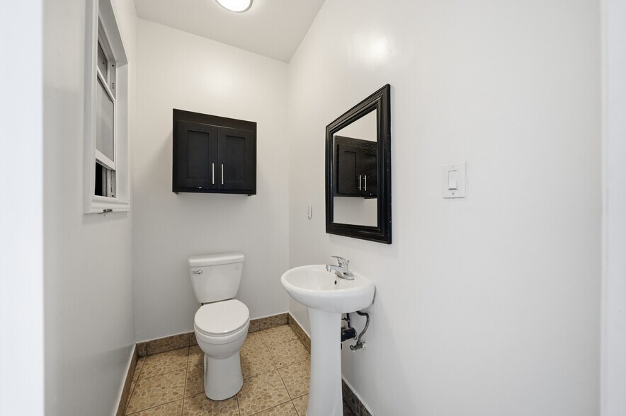 4373 Telegraph Rd, Los Angeles, CA à louer - Photo de l’immeuble – Image 3 sur 7