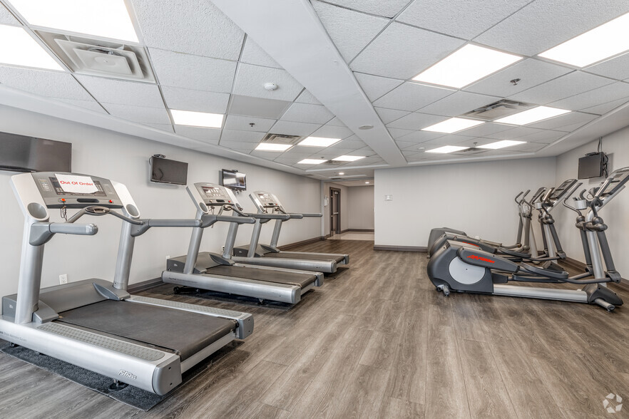 925 Bay St, Toronto, ON à louer - Photo intérieure – Image 3 sur 30