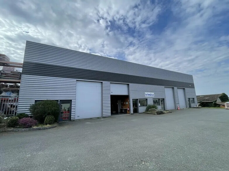 Local d’activités dans Bassens à louer - Photo de l’immeuble – Image 2 sur 7