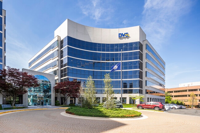 Plus de détails pour 1595 Spring Hill Rd, Vienna, VA - Bureau à louer
