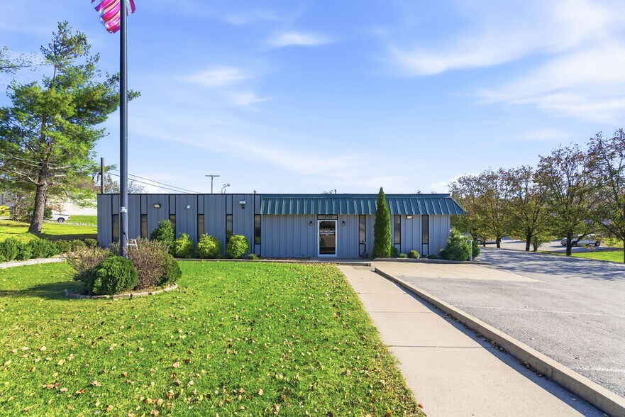 13720 Aiken Rd, Louisville, KY à vendre - Photo de l’immeuble – Image 2 sur 86