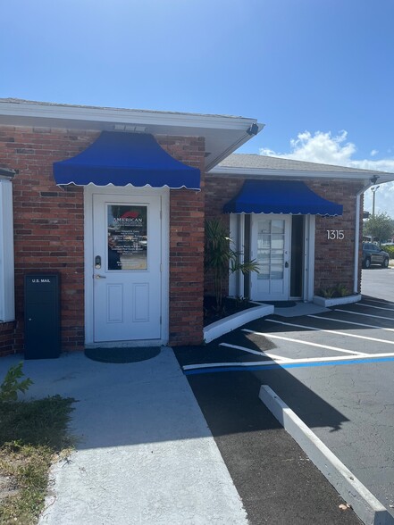 1315 N Dixie Hwy, Lake Worth, FL à louer - Photo de l’immeuble – Image 2 sur 21