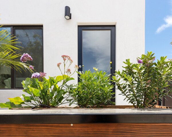 3777 Rosewood Ave, Los Angeles, CA à vendre - Photo de l’immeuble – Image 2 sur 36