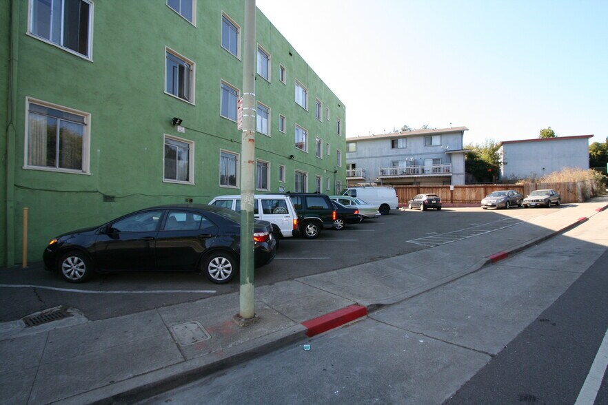 1458 E 33rd St, Oakland, CA à vendre - Photo de l’immeuble – Image 3 sur 23
