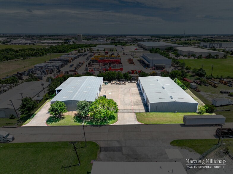 111 Industrial Blvd, Mansfield, TX à vendre - Photo de l’immeuble – Image 2 sur 6