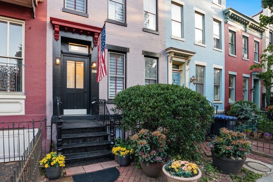 313 C St SE, Washington, DC à vendre - Photo de l’immeuble – Image 2 sur 42