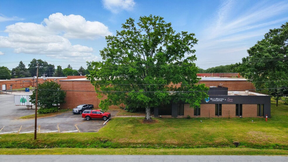 10901 Carpet St, Charlotte, NC à vendre - Photo de l’immeuble – Image 3 sur 29
