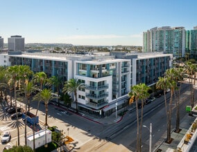 13488 Maxella Ave, Marina del Rey, CA à louer Photo de l’immeuble– Image 1 sur 9