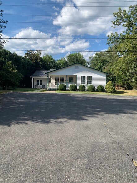 2471 Rockfish Valley Hwy, Nellysford, VA à vendre - Photo principale – Image 1 sur 7