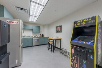 2850 NE Kendallwood Pky, Kansas City, MO à vendre Photo de l’immeuble– Image 2 sur 9