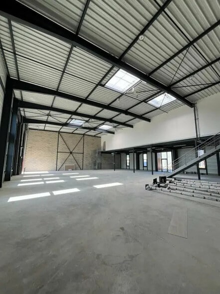 Local d’activités dans Serris à louer - Photo de l’immeuble – Image 3 sur 4