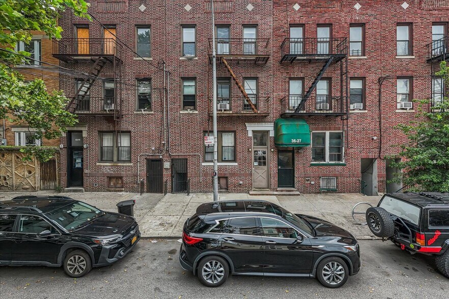 3625 30th St, Astoria, NY à vendre - Photo de l’immeuble – Image 1 sur 19