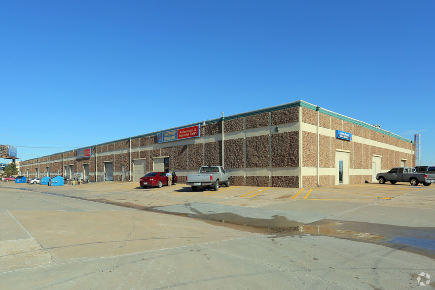 3685-3699 S 73rd East Ave, Tulsa, OK à louer - Photo principale – Image 1 sur 6