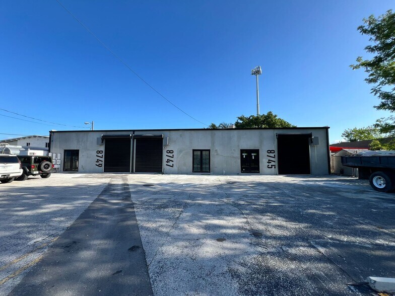 8747 SW 134th St, Miami, FL à louer - Photo de l’immeuble – Image 2 sur 27
